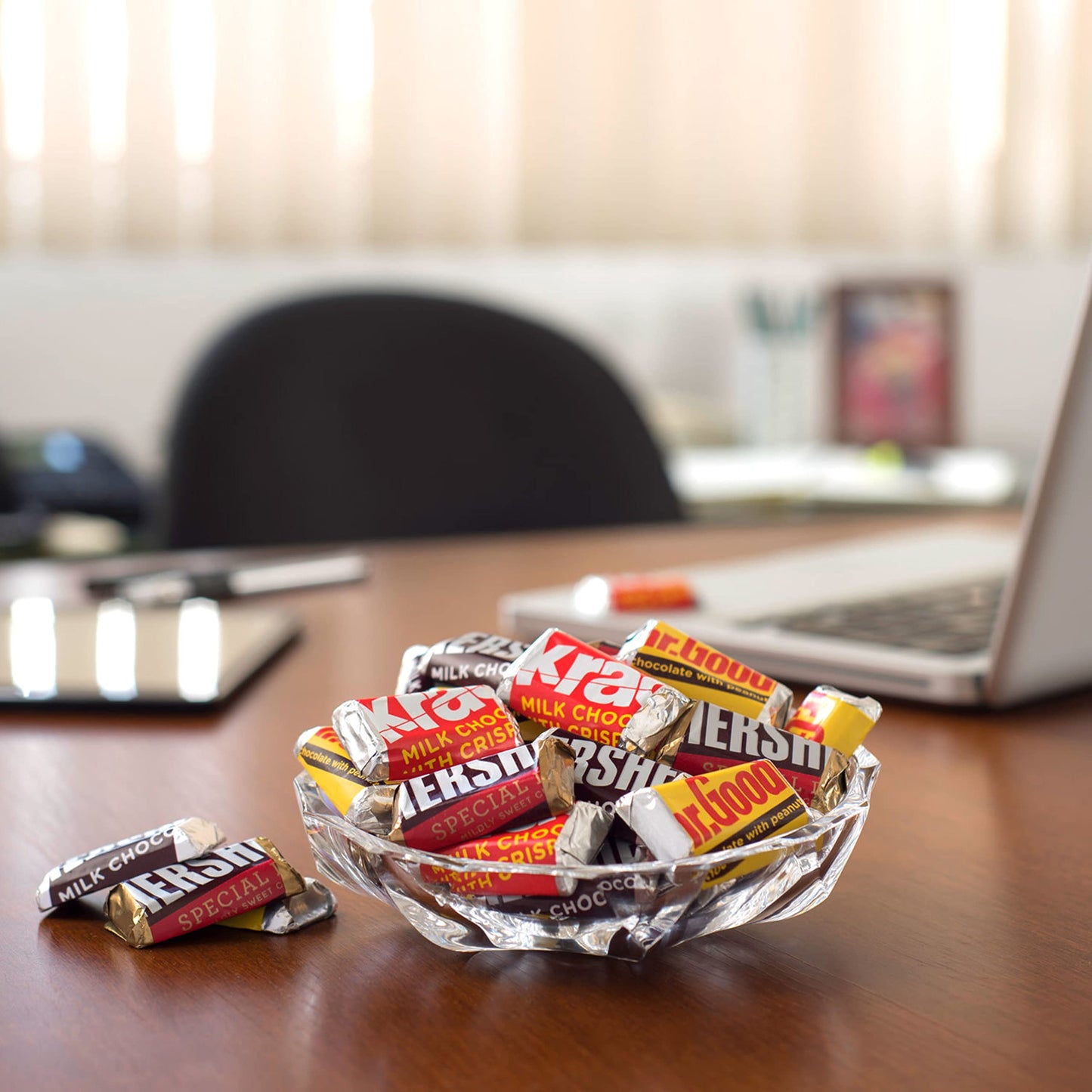 HERSHEYS Miniatures Assorted Chocolate Candy Share Pack, 10.4 oz