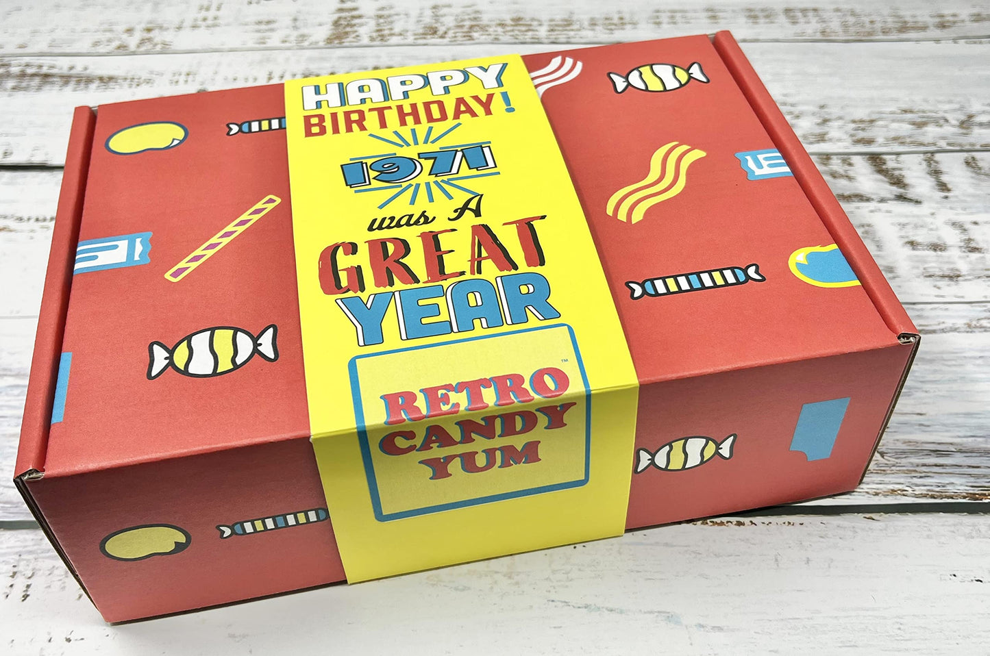 RETRO CANDY YUM Nostalgic Candy Mix Gift Box for 54th Birthday - 31 Piece Set