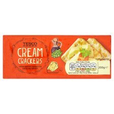Tesco Cream Crackers, 200G Pack, Perfect for Snacking and Cheese Pairing