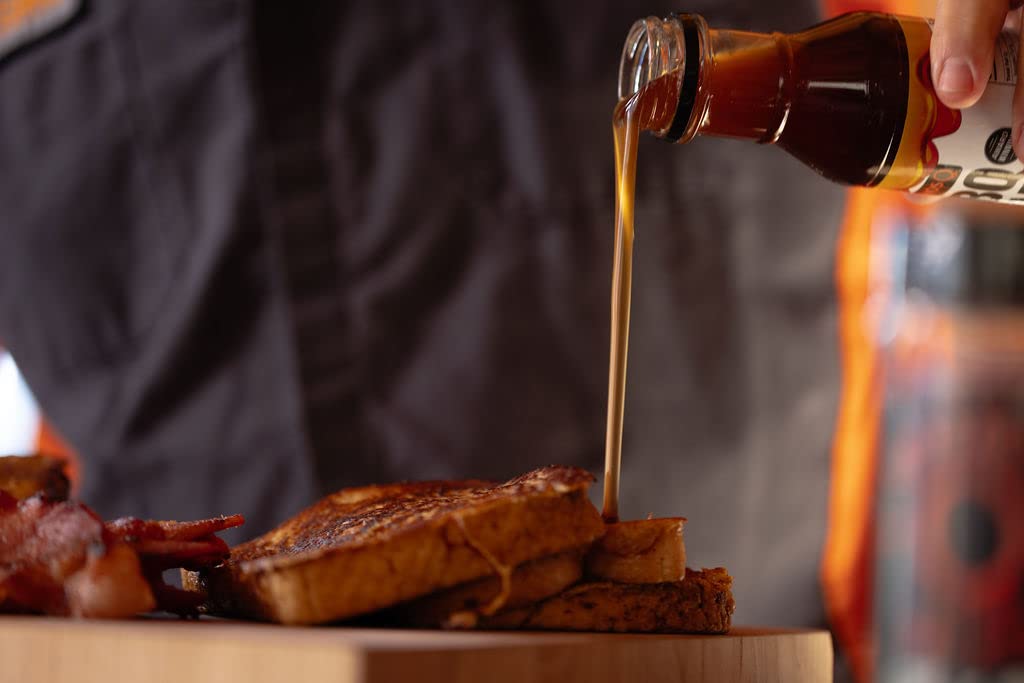 Kosmos Q Maple spirit-inspired flavor BBQ Glaze  Sweet & Sticky BBQ Sauce for Ribs  Chicken  Pork  or Brisket  Competition-Ready Barbecue Glaze with Real Maple Syrup & Kentucky spirit-inspired flavor  American Made  15.5 Oz Bottle