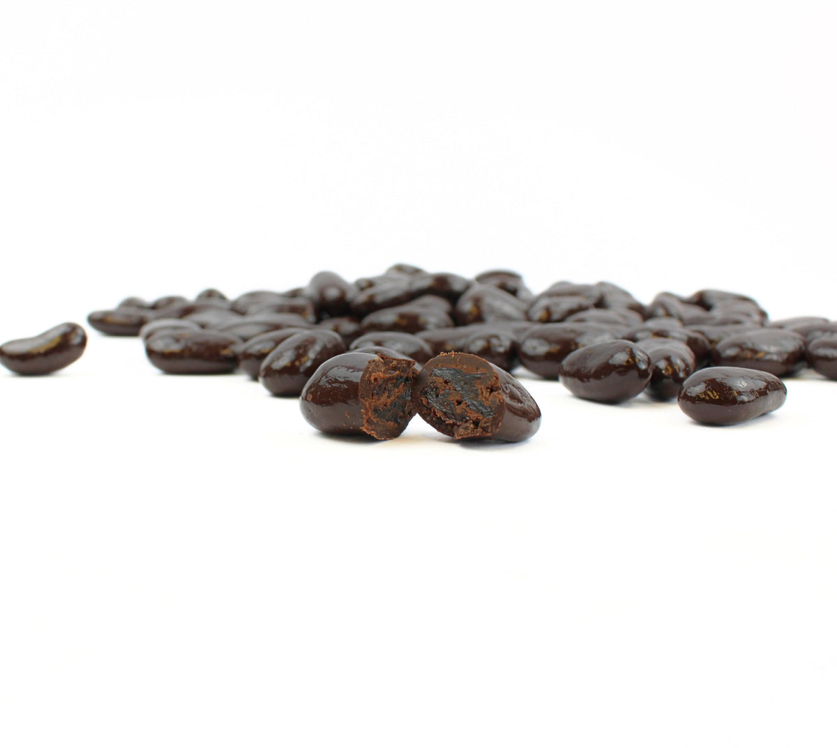 Dark Chocolate Covered Raisins, Bulk Chocolate Covered Plump Candy Raisins By Queen City Candy Cave (8 Oz)