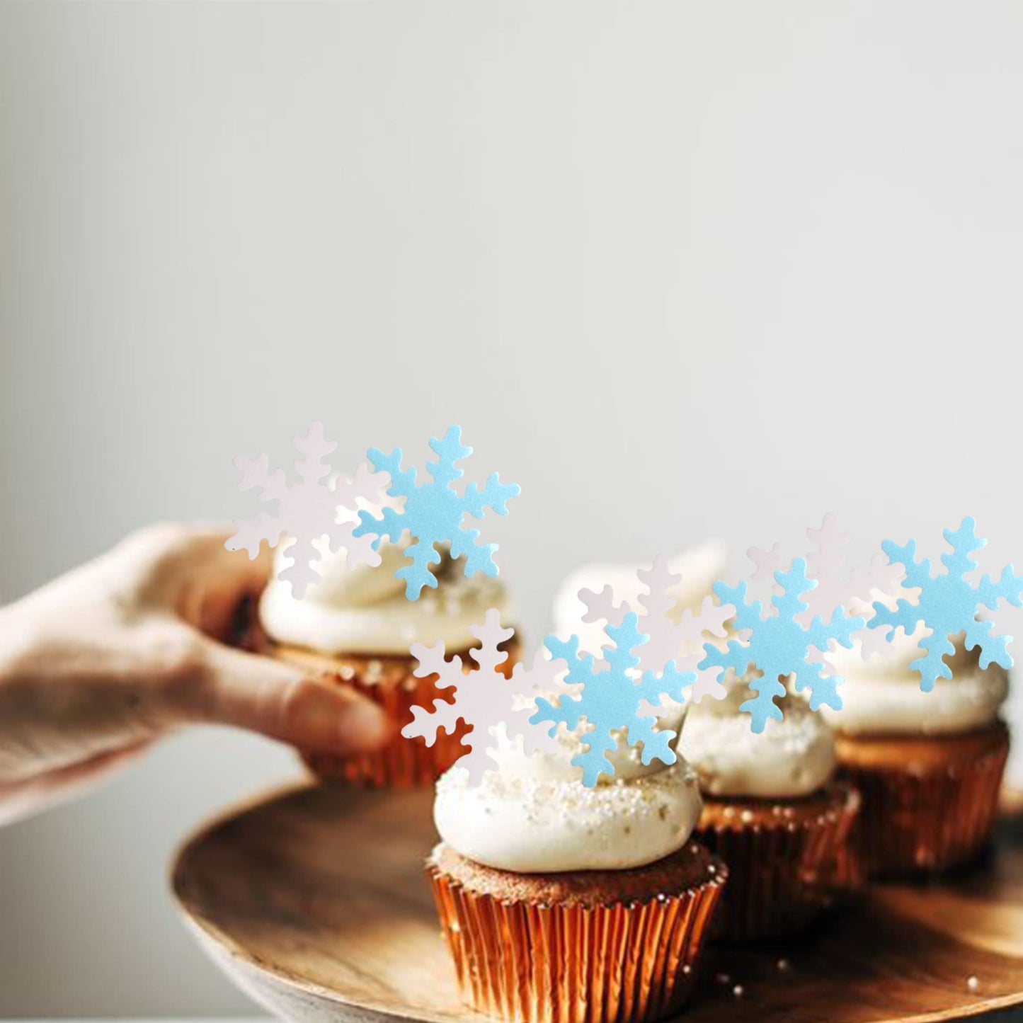 YCTHUNFISH 50 Pack Edible Snowflake Cupcake Toppers, Paper Wafer Decorations for Winter, Baby Shower & Kids Birthday Party, White/Blue