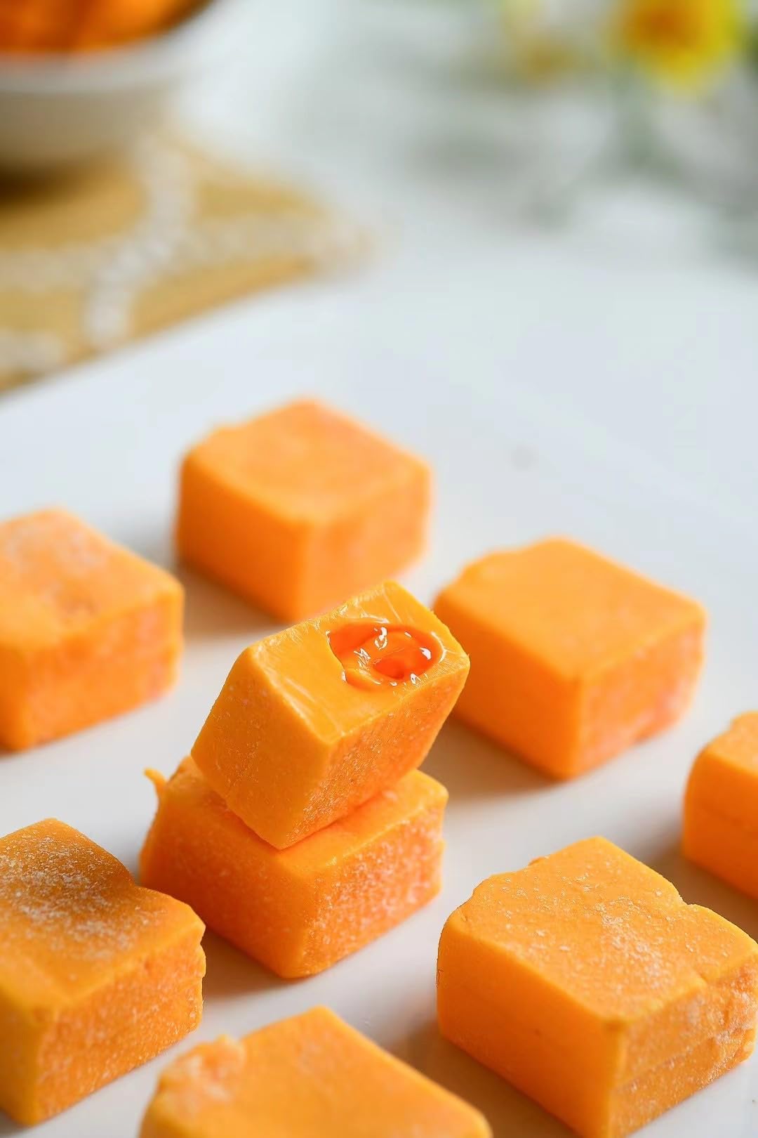 easyum Juicy Mango Filling Pastry Gummy – Soft & Chewy Fruit Snack, Individually Wrapped, 200g