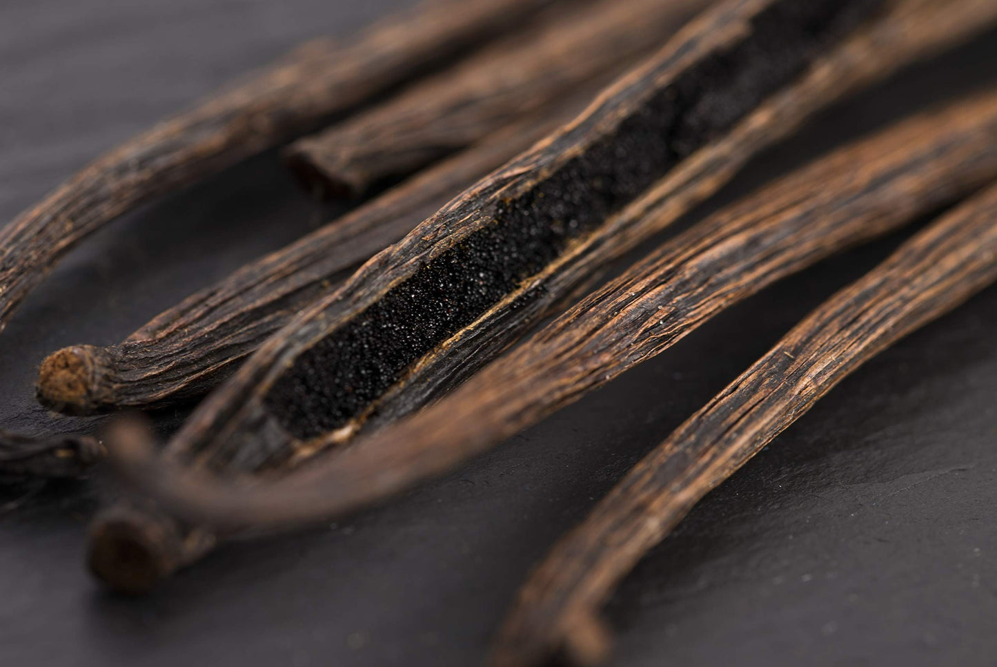 Vanilla Bean Kings Organic Madagascar Vanilla Beans Pods - 4 Ounce, Grade B for Baking, Brewing, Cooking, Black/Dark Brown