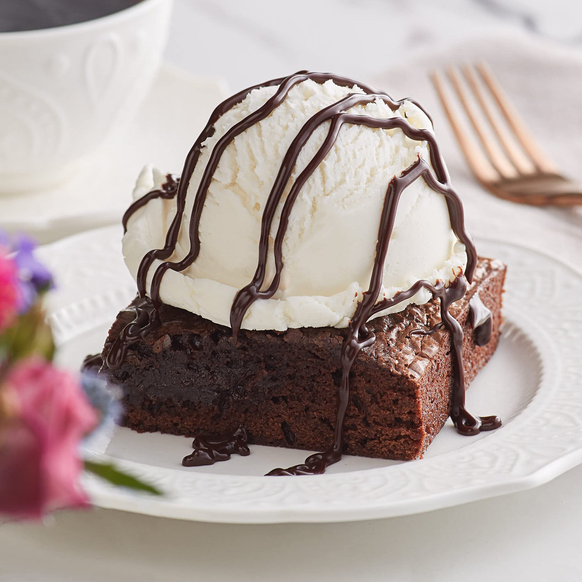 Ghirardelli Black Label Chocolate Sauce 87.3 Ounce with Ghirardelli Pump and Spoon