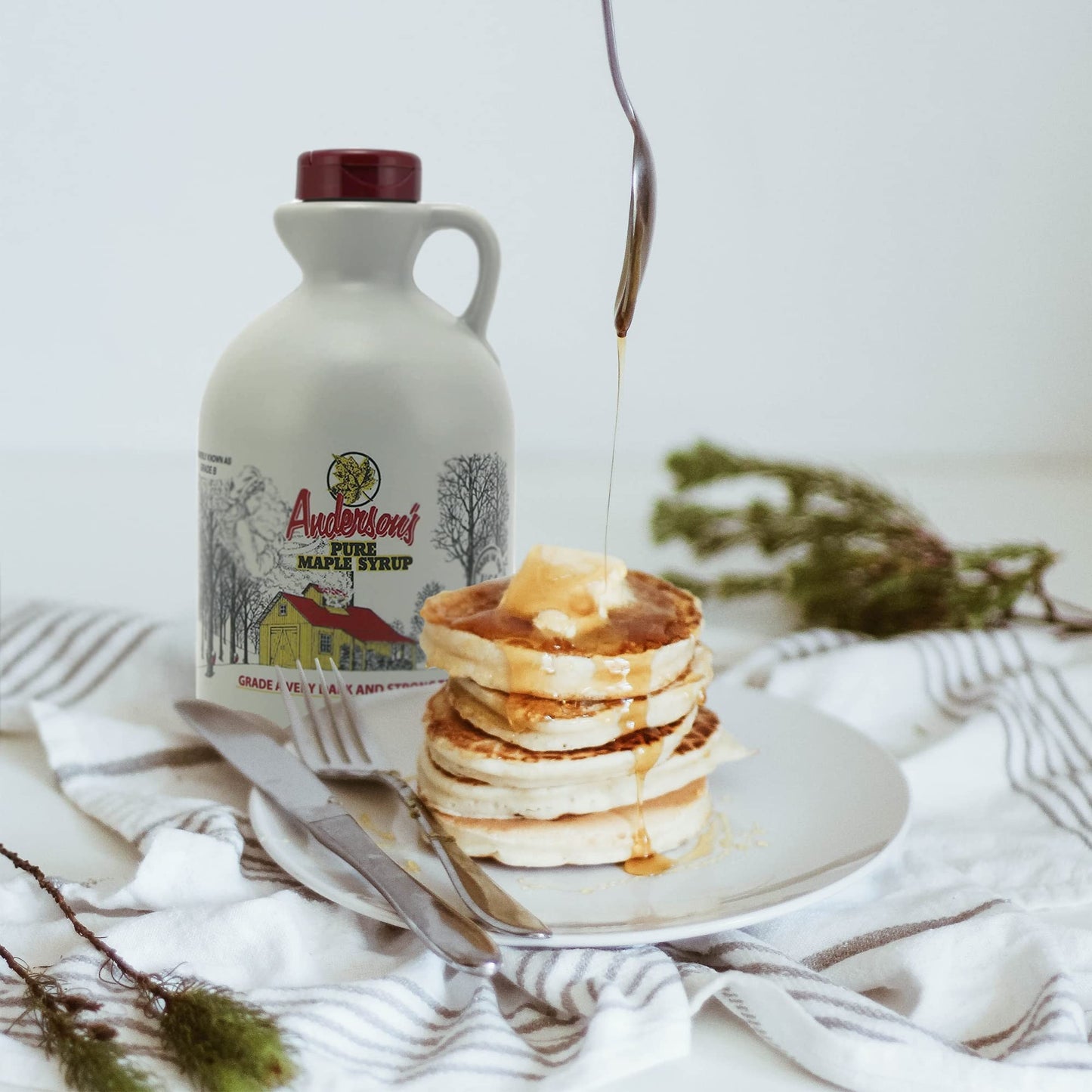 Andersons Maple Syrup Very Dark 32 oz Plastic Jug Brown