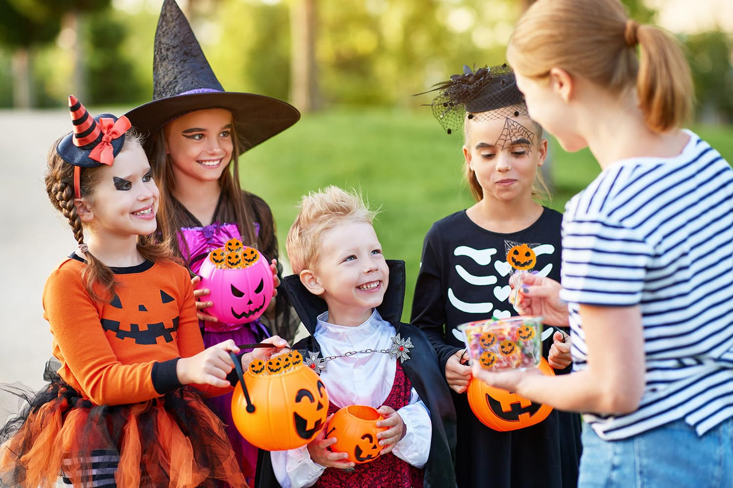 Fruidles Halloween Pumpkin Lollipop Suckers Candy, Spooky, Goody Bag Fillers, Individually Wrapped (24-Pack)