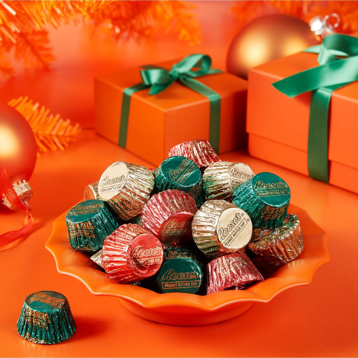 REESES Miniatures Milk Chocolate Peanut Butter Cups, Christmas Candy Plastic Cane, 2.17 oz