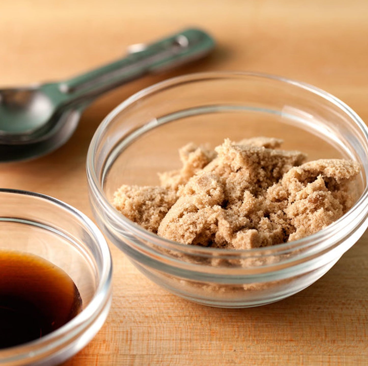 Domino Light Brown Sugar (1Lb /453 grams)