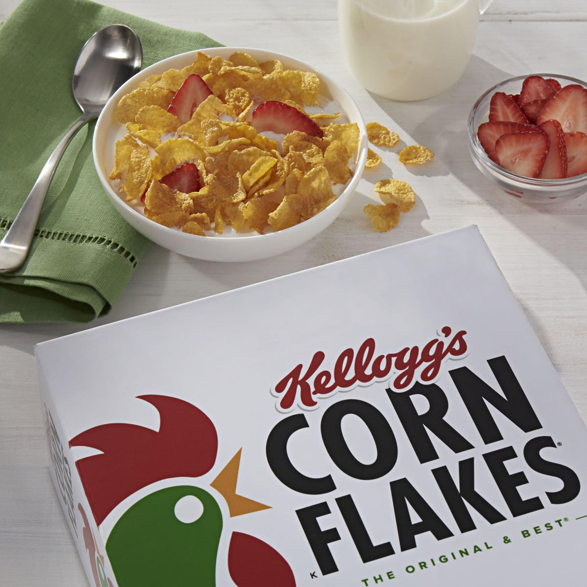Kelloggs Corn Flakes Cold Breakfast Cereal, 8 Vitamins And Minerals, Healthy Snacks, Family Size, Original (4 Boxes)