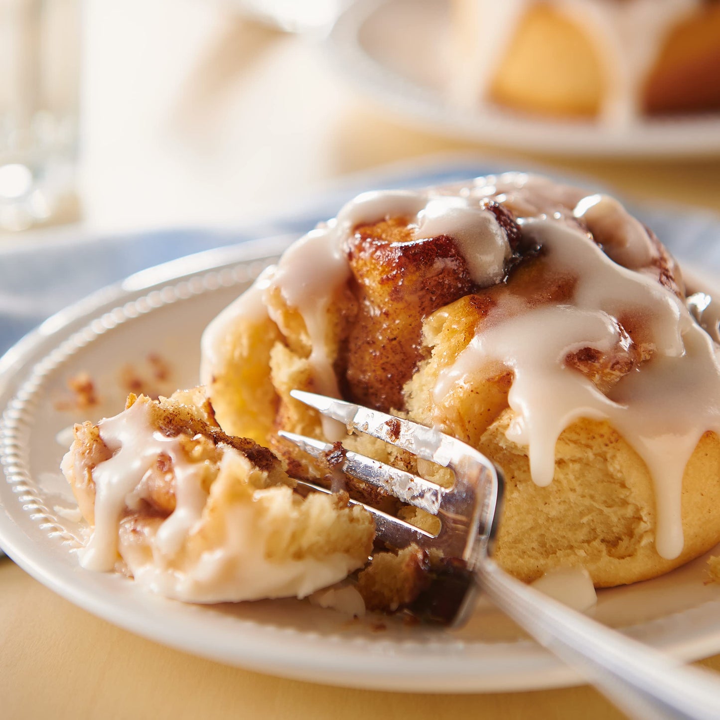 Pillsbury Grands! Cinnamon Rolls with Cinnabon Cinnamon and Cream Cheese Icing, Refrigerated Canned Pastry Dough, 5 Ct, 17.5 oz
