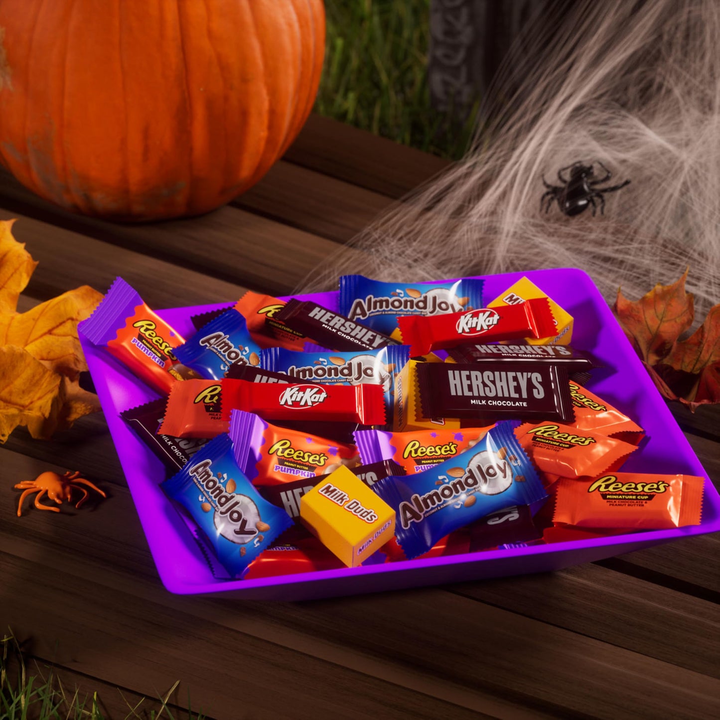 HERSHEYS Assorted Flavored  Halloween Candy Bulk Bag  41.13 oz (100 Pieces)