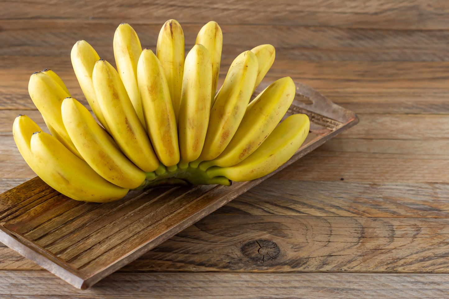 Fresh Organic Premium Banana Bunch By Rawjoy Farms, 1 Pound