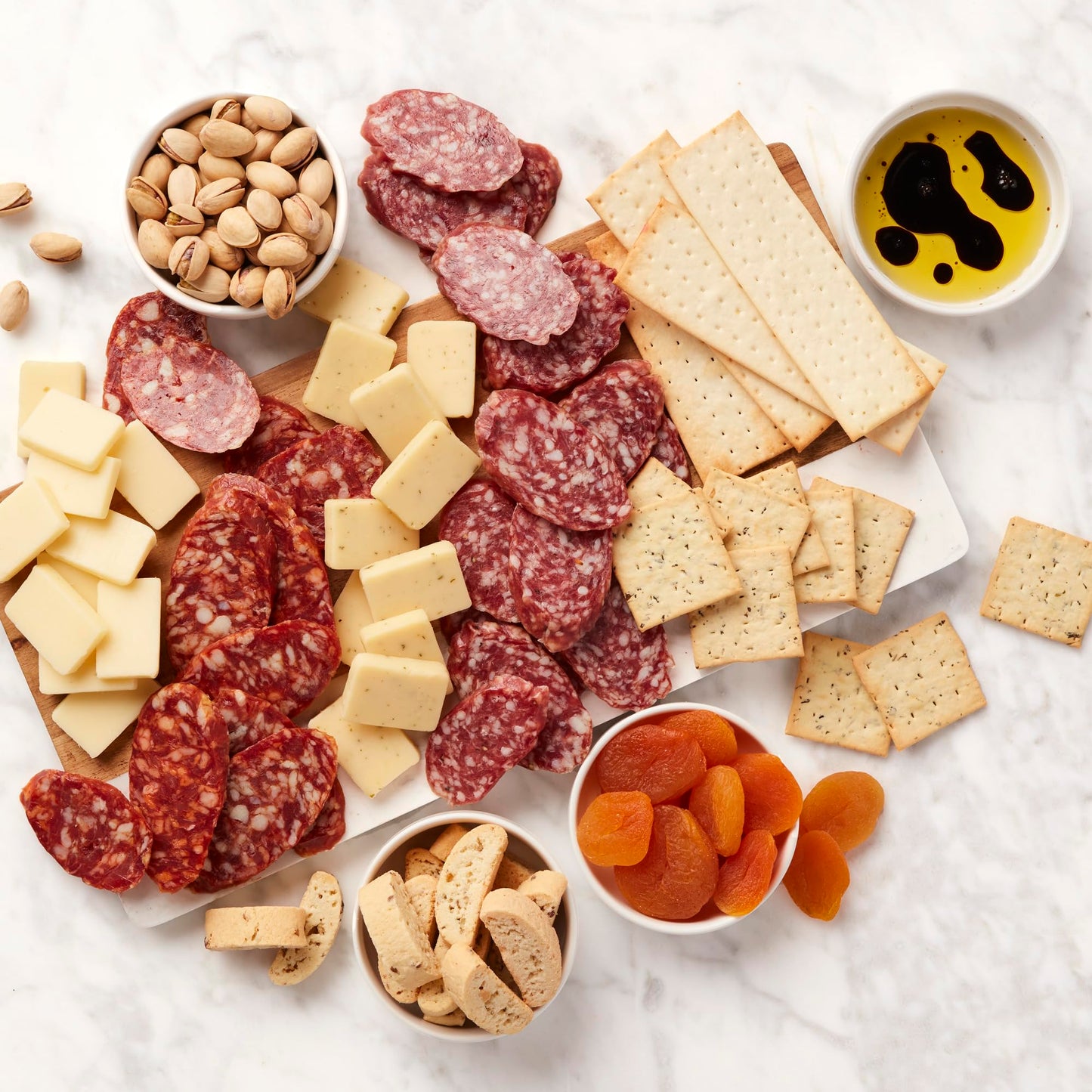Hickory Farms Deluxe Salami Meat And Cheese Italian Gift Basket | Charcuterie Food | Summer Sausage | Fathers Day | Mothers Day | Easter | Christmas | Holiday | Housewarming | Gourmet | Sympathy | Care Package?