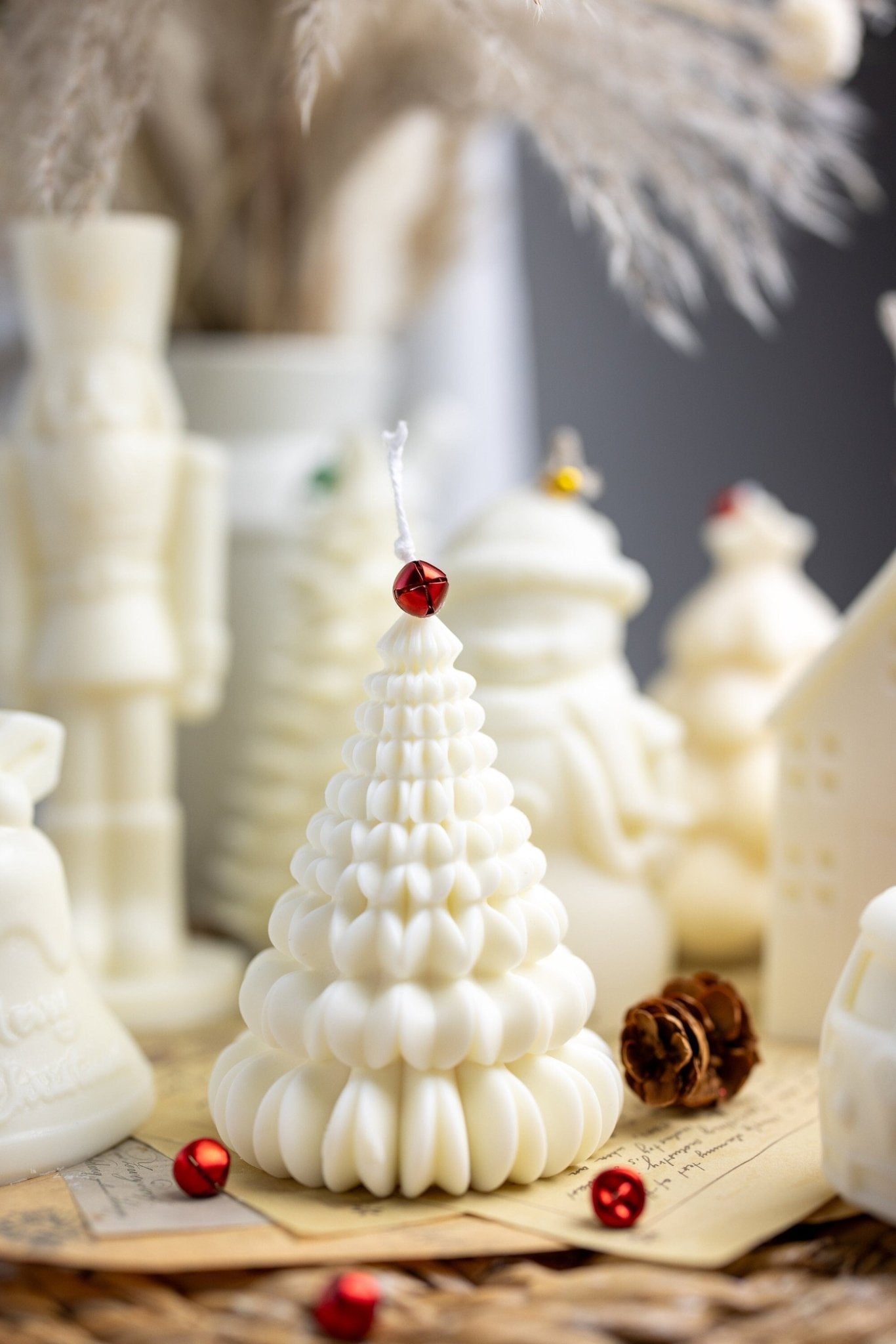 Festive Christmas Tree Candle – Handmade Decorative Soy Wax Candle for Holiday Home Decor & Gifts