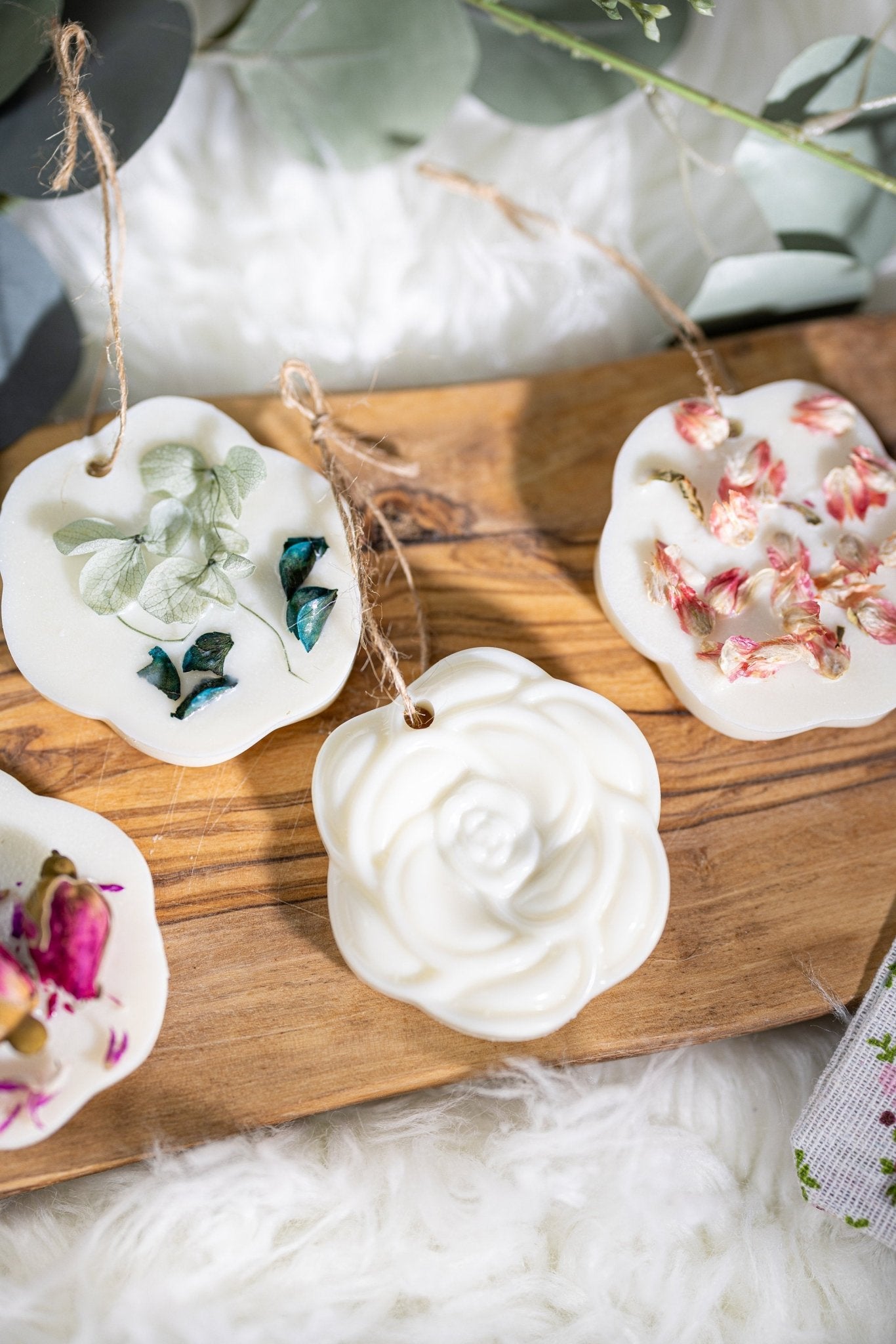 Handcrafted Floral Scented Wax Sachet with Dried Flowers - Perfect Gift for Women & Moms