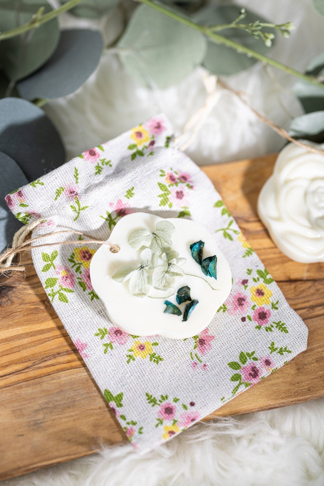Handcrafted Floral Scented Wax Sachet with Dried Flowers - Perfect Gift for Women & Moms