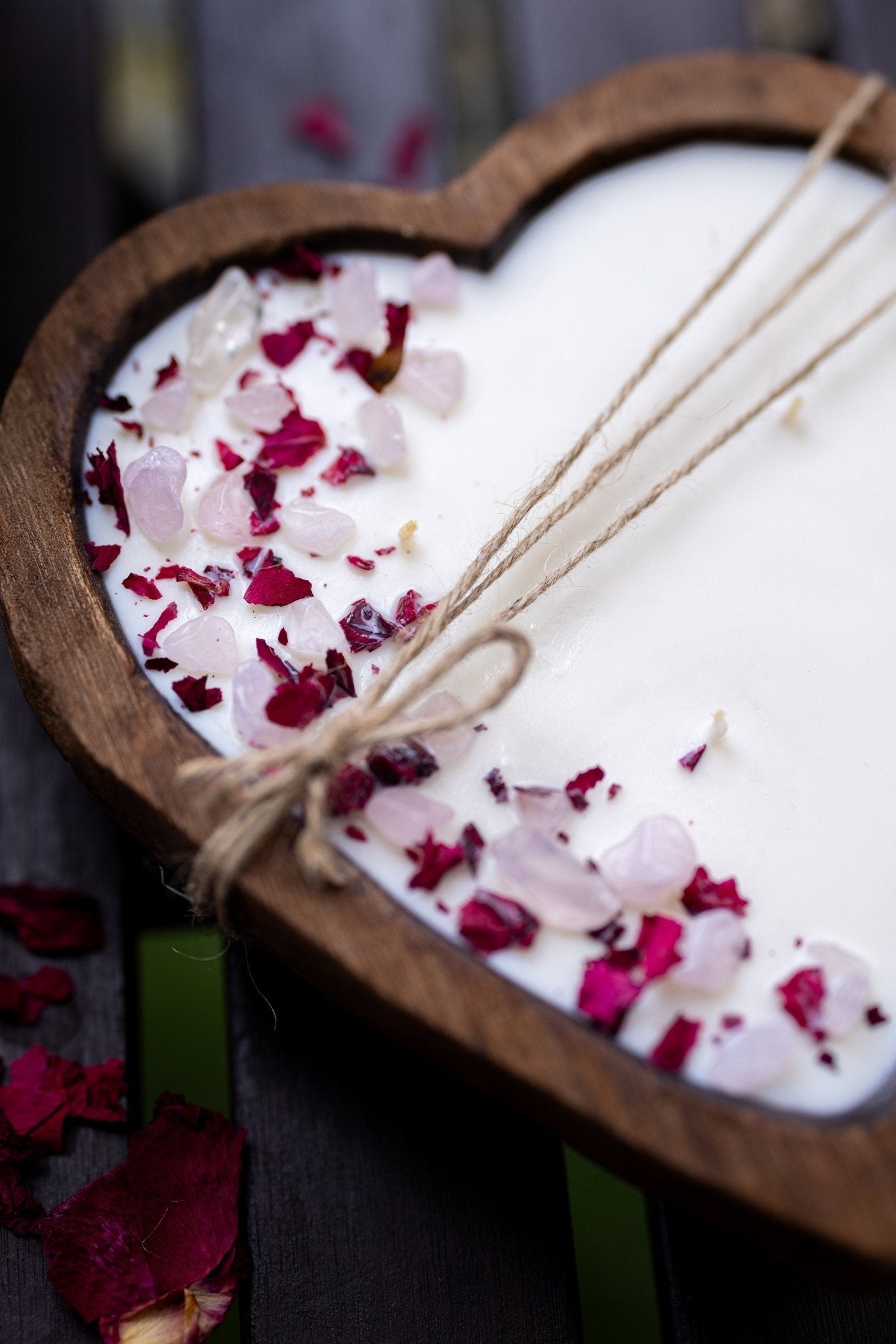 Heart-Shaped Wood Dough Bowl Candle – Crystals & Flowers – 3 Cotton Wick Soy Candle